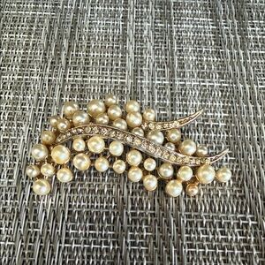 Vintage ART Faux Pearl Brooch